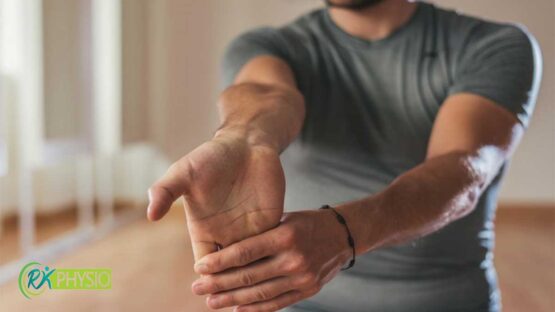 کشش خم‌ کننده مچ (Wrist Flexor Stretch)